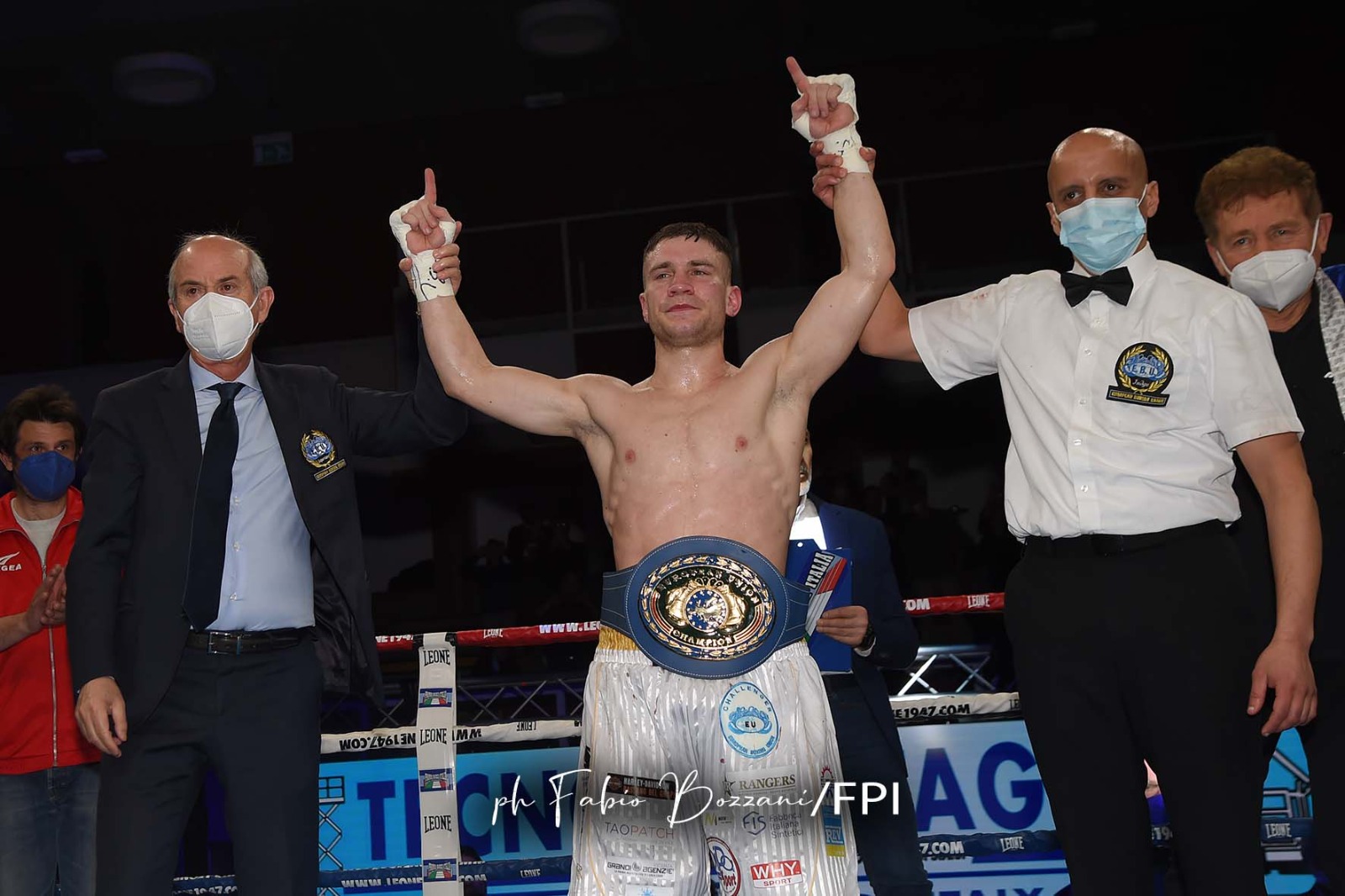 Vicenza Boxing Night 25/2/2022:  DE NOVELLIS CAMPIONE ITALIANO MEDI - RIGOLDI CONQUISTA IL TITOLO UE SUPERGALLO