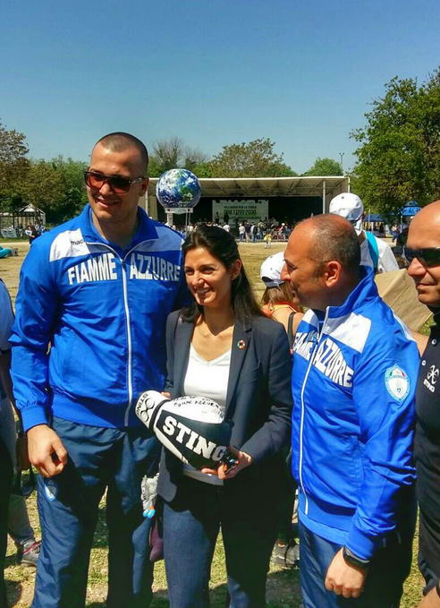 Il Sindaco di Roma Raggi in visita all'Area Fiamme Azzurre dell'Earth Day di Roma